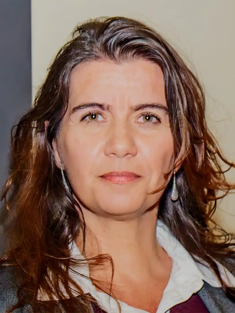 Headshot of Cintia Mano