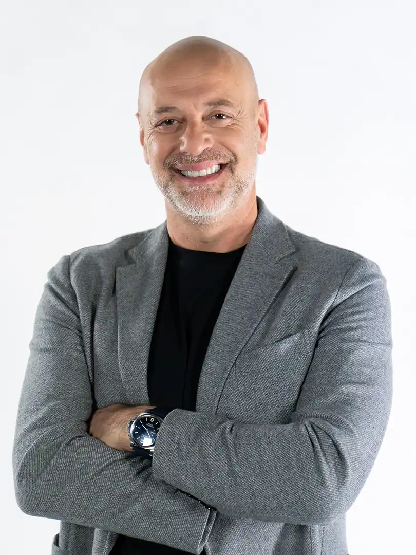 Headshot of Paulo Rosado