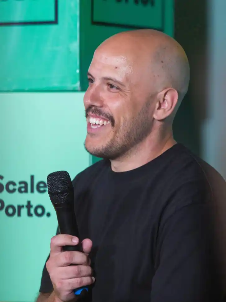 Headshot of Alexandre Mendes