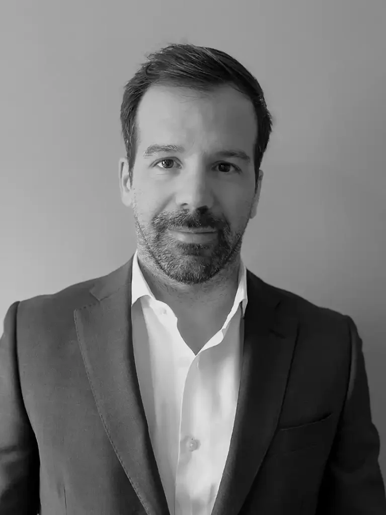 Headshot of André Ribeiro