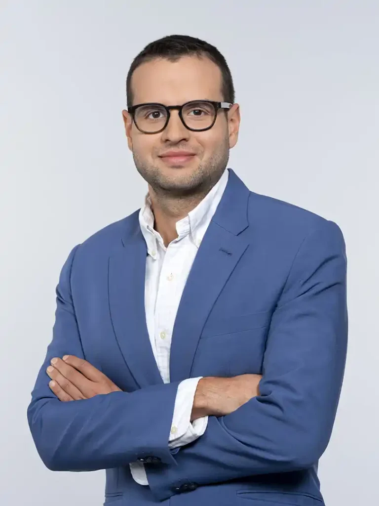 Headshot of Leo Peikoff