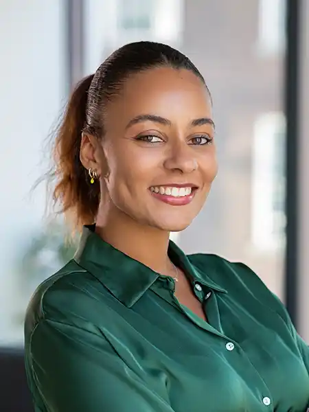 Headshot of Lesley Farrah Dorwling