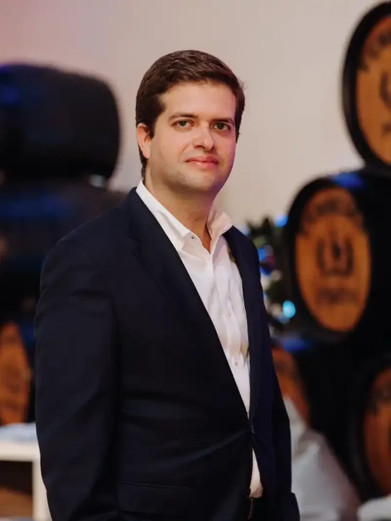 Headshot of André Campos