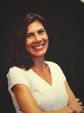 Headshot of Carla Mendonça Tavares