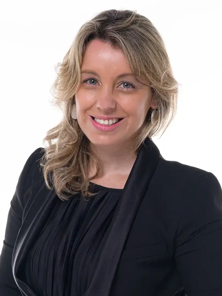 Headshot of Isabel Faria