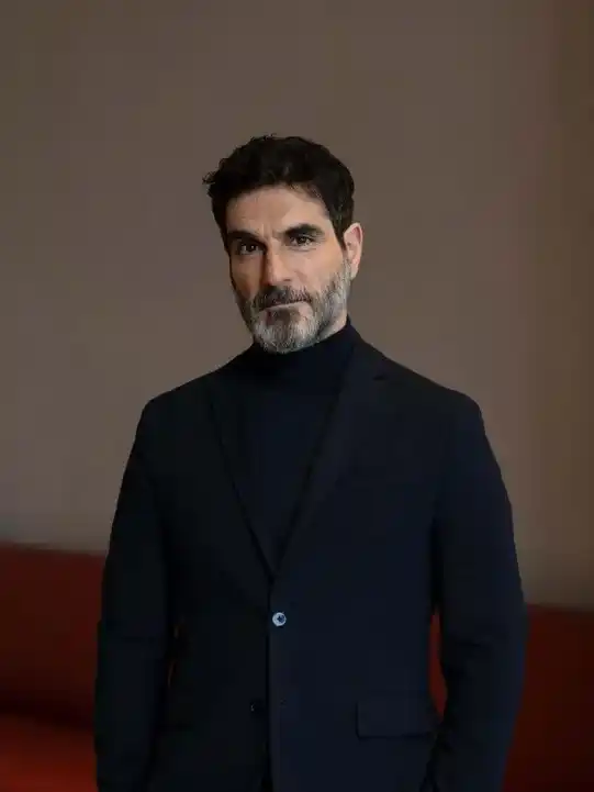 Headshot of Manuel Andrade
